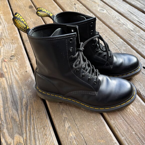 EUC Dr. Martens 11821 Smooth Black Leather Lace Up Boots in Women's 10/EU 42 - Picture 6 of 13